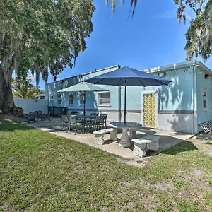 Serene Daytona House With Private Yard! Holiday home Daytona Beach